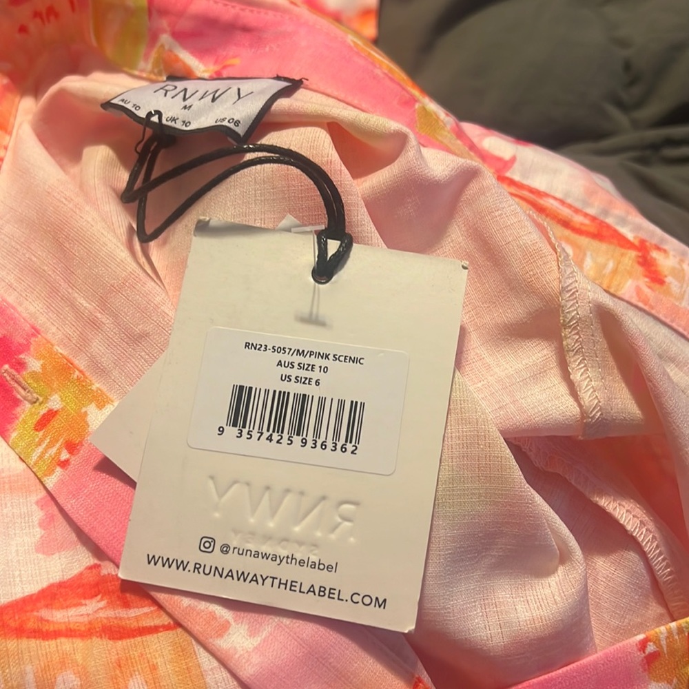 ARIANNA MAXI DRESS - PINK SCENIC
RUNAWAY